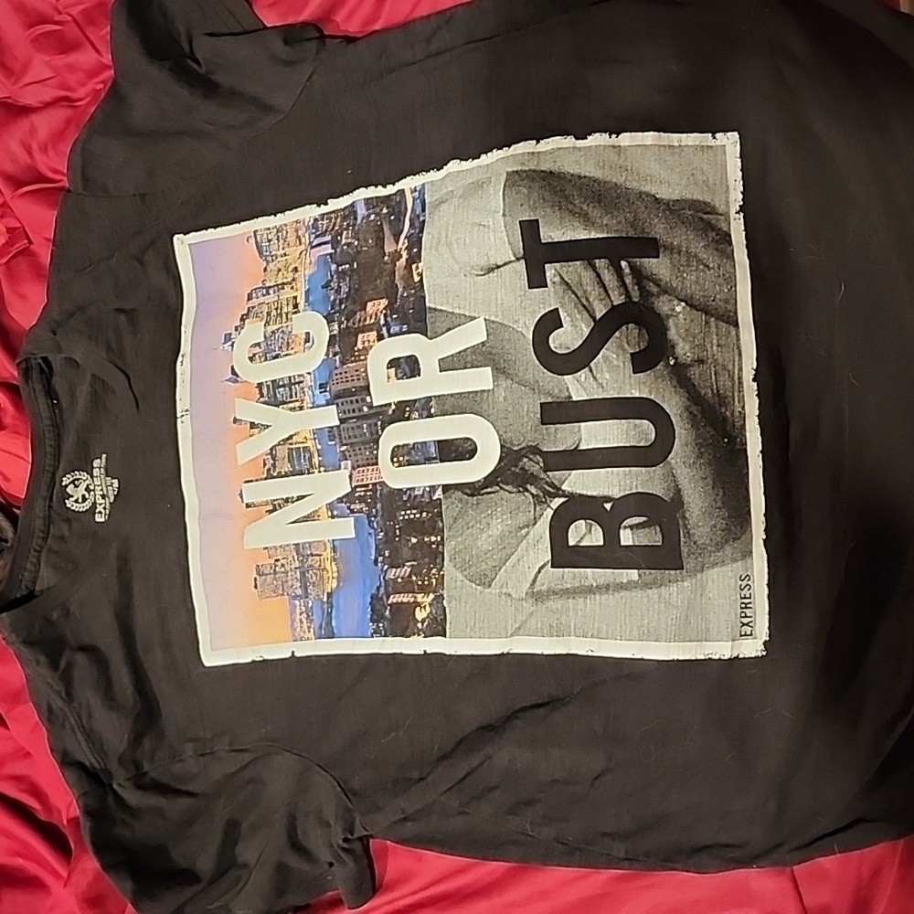 Express graphic tee